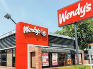 Una exgerente de Wendy's fue arrestada en Tennessee tras atar a un empleado neurodivergente a una parrilla. La empresa la despidió y enfrenta proceso