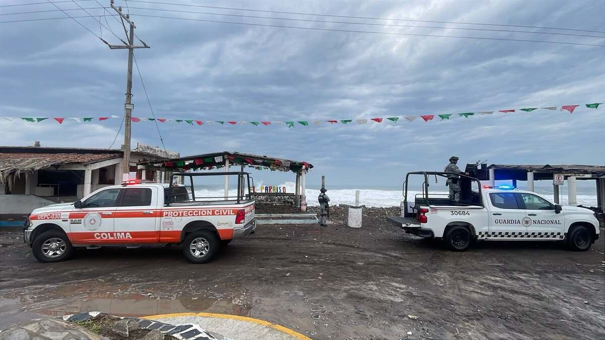 Fuerzas de seguridad resguardan playa en Colima. | Protección Civil AC