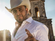 “El Gallo” Elizalde recibe mención honorífica por su impacto social y trayectoria