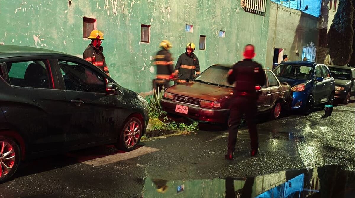 El incendio provocado daño otro vehículo ubicado en la cercanía.