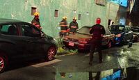 El incendio provocado daño otro vehículo ubicado en la cercanía.