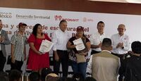 El Infonavit plantea recuperar los inmuebles y regularizar a las personas que actualmente los habitan.