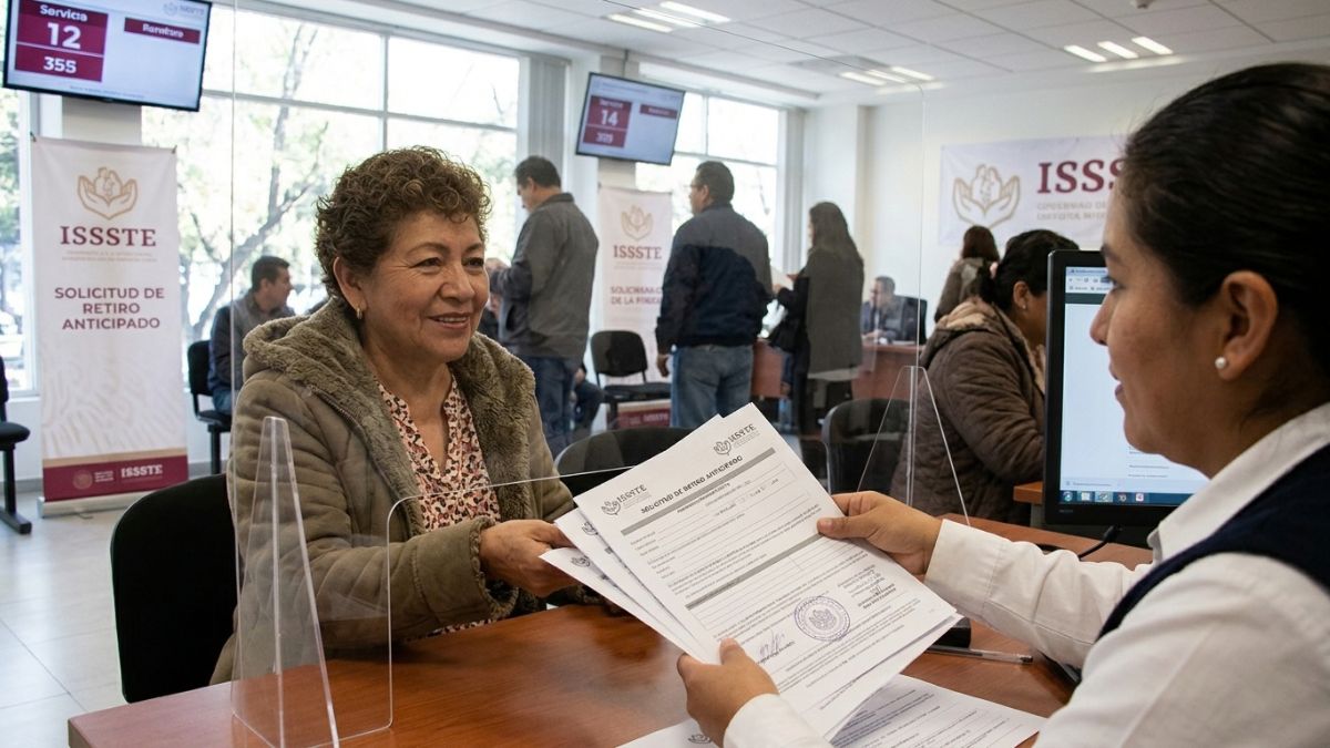 El ISSSTE permite a las personas obtener pensión antes de los 60 años.