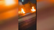Monterrey: Fuego en ductos pluviales provoca cierre vial en avenida Morones Prieto