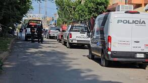 Policías investigan el ataque armado en Tlaquepaque.