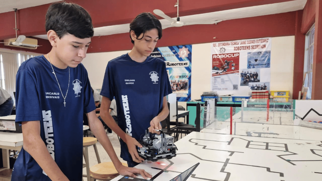 Alumnos de la secundaria 64 piden apoyo para viajar a concurso en Canadá