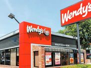 Una exgerente de Wendy's fue arrestada en Tennessee tras atar a un empleado neurodivergente a una parrilla. La empresa la despidió y enfrenta proceso