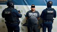 Los oficiales le encontraron entre su ropa 30 dosis de cristal, por lo que fue detenido.