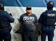 Los oficiales le encontraron entre su ropa 30 dosis de cristal, por lo que fue detenido.