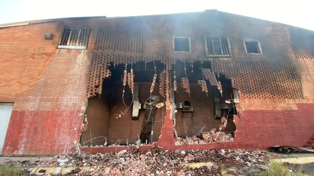 El predio en bulevar Revolución y Vasconcelos quedó en ruinas tras el incendio. El hecho motivó la revisión de otros 10 comercios en Torreón.