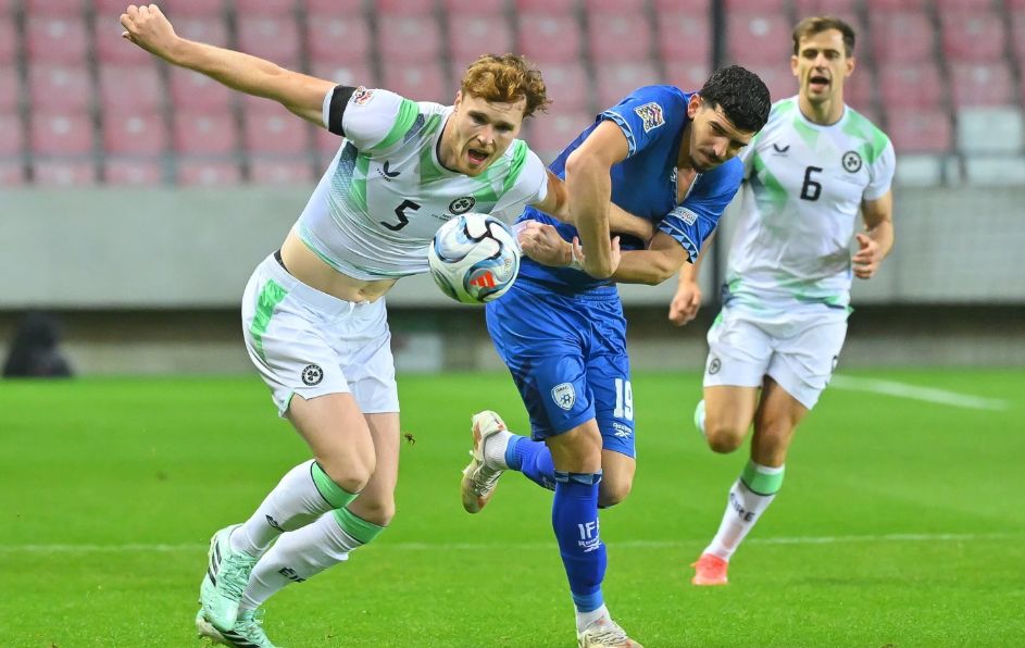 Un arranque contundente de la selección de Irlanda le permitió sentenciar la victoria por 3-0 en apenas 25 minutos dentro del terreno neutral.