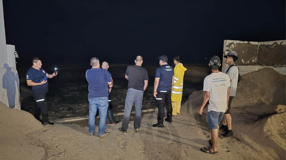 Buscan a joven que desapareció en el mar frente a un hotel de Puerto Vallarta