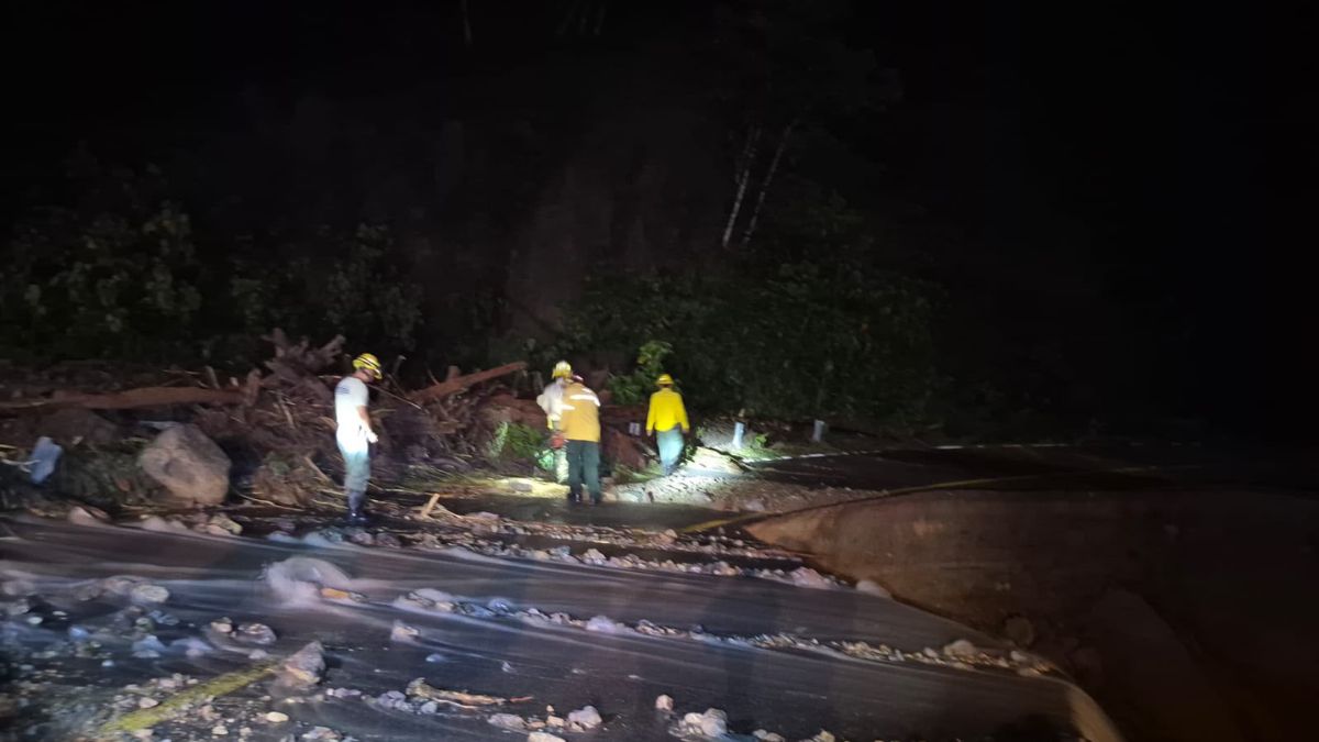 Buscan a padres de dos menores localizados sin vida tras lluvias en Talpa