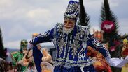Fotografía de la Danza del Carnaval de San Agustín Tlaxco, de Acajete, durante el Huey Atlixcáyotl 2026