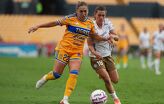 Un golazo de tiro libre de Alexia Delgado al inicio de la segunda parte salvó a las universitarias de tropezar en el Estadio Universitario.