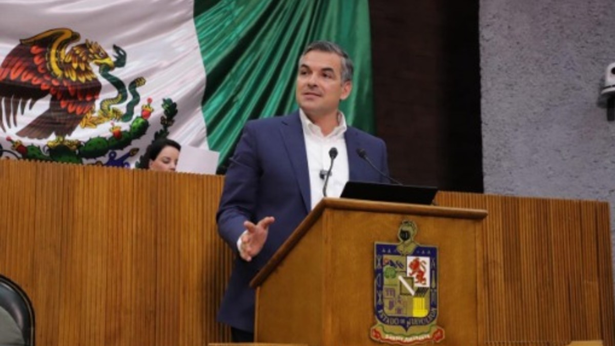 Guerra enfatizó que el acceso diario a la IA desde dispositivos móviles exige mecanismos estatales.