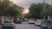 Un hombre fue detenido tras ser señalado como presunto responsable de asesinar a cuchilladas a su hermano dentro de un domicilio en El Carmen.