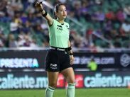 Katia Itzel García ha arbitrado un total de 12 partidos en la Liga MX . / Imago7