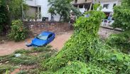 Madre e hija quedan atrapadas en un auto arrastrado por la corriente en Puerto Vallarta
