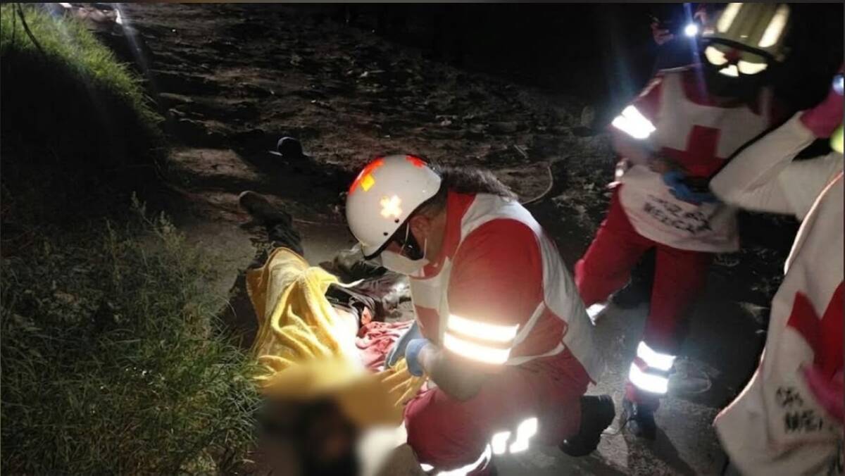 Paramédicos de la Cruz Roja confirmaron que el hombre ya no presentaba signos vitales.