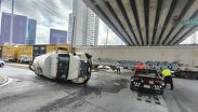 Pipa de agua intenta ganarle al tren y termina volcada en Monterrey. TD Fin de Semana Vespertino Monterrey, 26 de septiembre de 2026