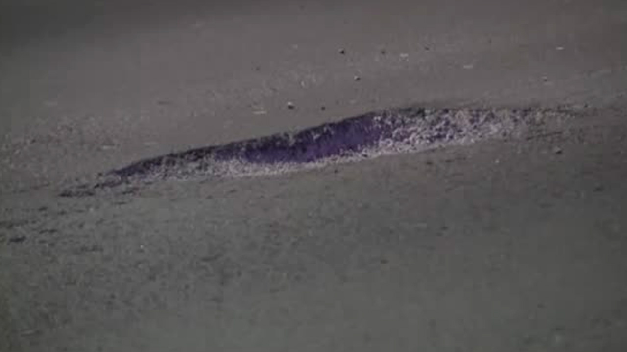 Bache en Periférico Sur provoca ponchaduras y daños en al menos 20 autos