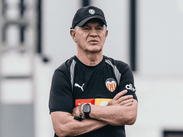 Guardado hizo referencia a la experiencia que Aguirre ha adquirido durante su trayectoria. | @valenciafc
