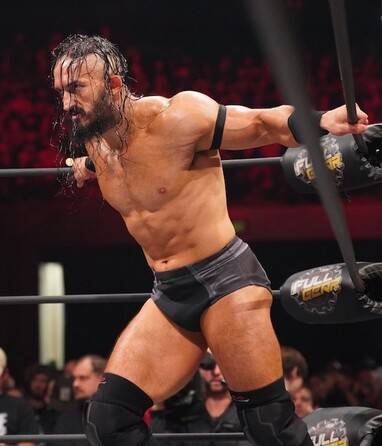 PAC en una de sus presentaciones en AEW / @AEW