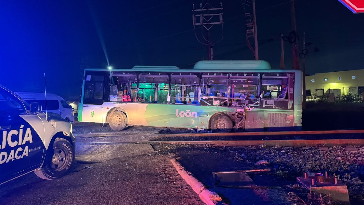 Ninguna persona resultó lesionada debido a que el camión urbano no llevaba pasajeros.