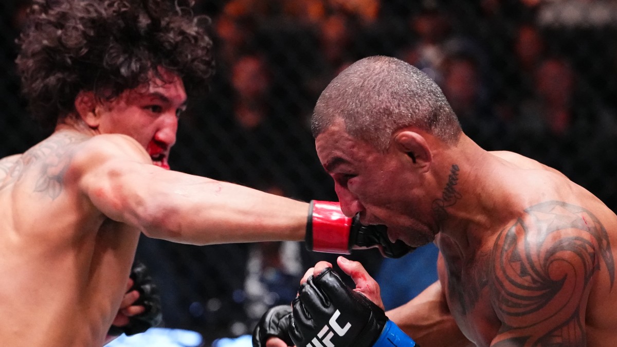 Raúl Rosas Jr. se llevó la victoria por nocaut ante el brasileño / @UFC
