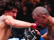 Raúl Rosas Jr. se llevó la victoria por nocaut ante el brasileño / @UFC
