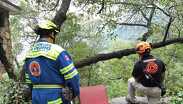 Al sitio arribaron elementos de Protección Civil de San Pedro y de Protección Civil de Nuevo León