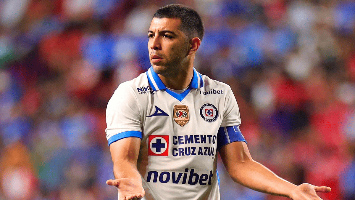 El técnico mexicano fue cuestionado sobre la posibilidad de que Lira pudiera convertirse en jugador del Valencia.