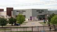 El adolescente recibió atención de paramédicos antes de ser llevado al hospital.