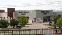 El adolescente recibió atención de paramédicos antes de ser llevado al hospital.