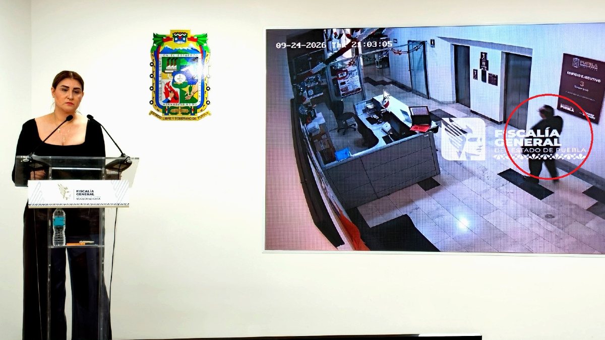 A las 21:01 horas se aprecia a Rubén Alberto aún en el edificio del CIS, de donde sale para dirigirse hacia el tercer sótano / Agencia Es Imagen