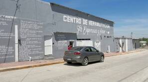 Los centros de rehabilitación enfrentan diferencias entre modelos de atención y recursos disponibles.