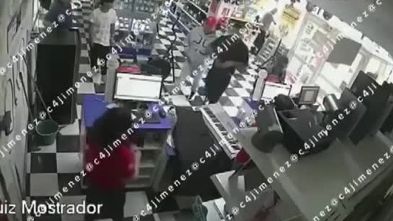 Delincuentes se hacen pasar por clientes y asaltan casa de empeño en Ecatepec