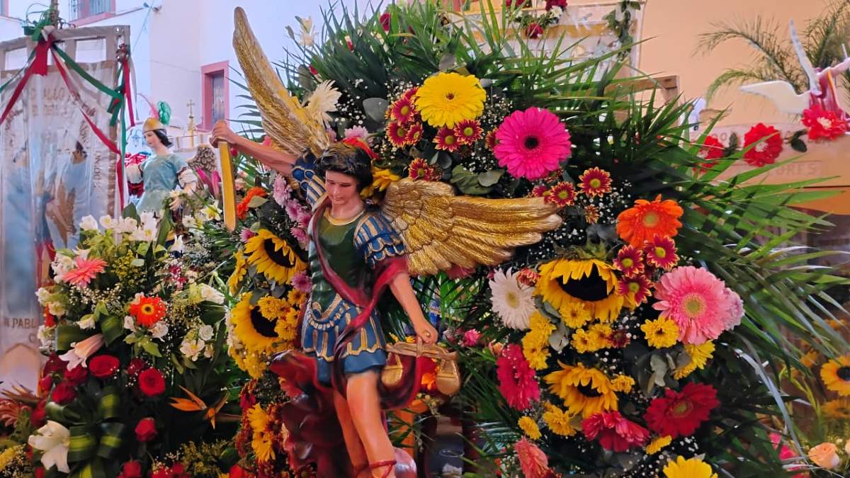 Familias provenientes de Puebla, Veracruz, Hidalgo, Ciudad de México y otras entidades celebraron a San Miguel Arcángel en Nativitas, Tlaxcala