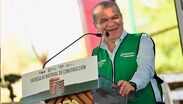 Familias de Torreón acuden a la Dirección de Desarrollo Social para tramitar vales de material a bajo costo y mejorar la seguridad de su vivienda.
