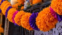 La flor de cempasúchil significa la guía que ayuda a las almas de los difuntos a encontrar el camino de regreso | Imagen generada con IA
