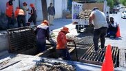 La limpieza de rejillas busca asegurar el libre tránsito del agua acumulada.