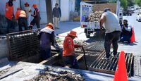 La limpieza de rejillas busca asegurar el libre tránsito del agua acumulada.
