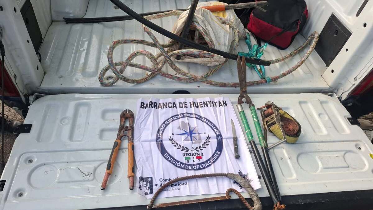 Los oficiales revisaron a los empleados tras detectar irregularidades.