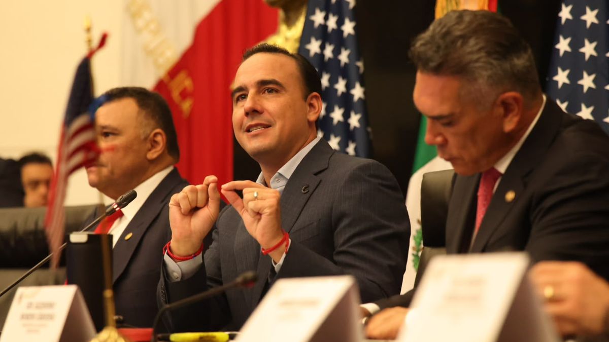 Manolo Jiménez Salinas durante su participación en el seminario de ciberseguridad en el Senado de la República, donde expuso los logros de Coahuila.