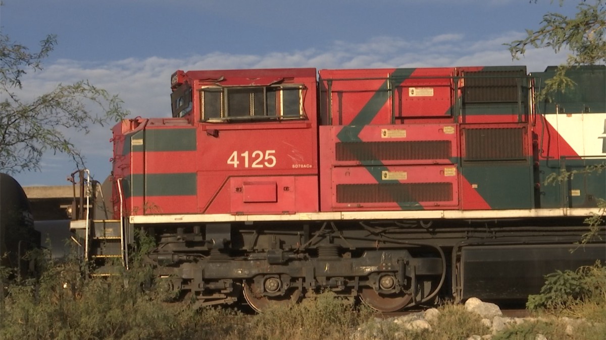 Paramédicos de la Cruz Roja atendieron el llamado y, tras revisar al hombre, confirmaron su fallecimiento en el lugar.