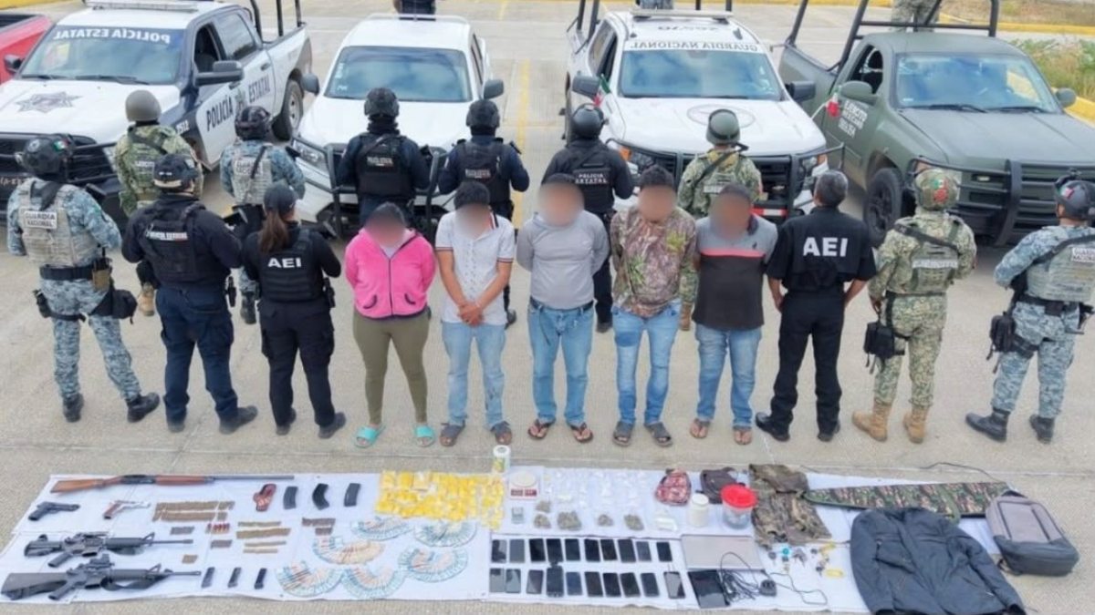 Cinco personas fueron detenidas durante el operativo, entre ellas una mujer | Fiscalía General del Estado de Oaxaca