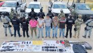 Cinco personas fueron detenidas durante el operativo, entre ellas una mujer | Fiscalía General del Estado de Oaxaca