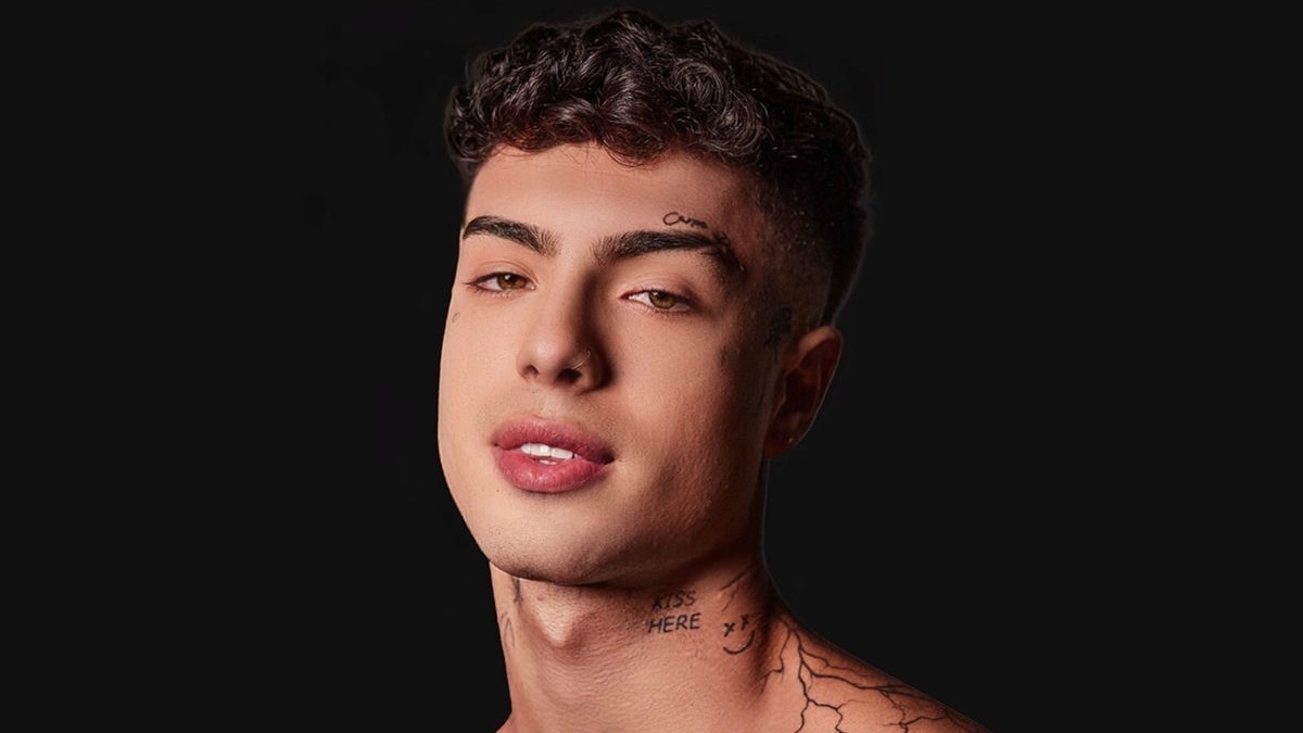 La trayectoria del influencer español Naim Darrechi ha estado marcada por fuertes polémicas/ Deezer