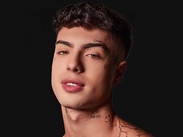 La trayectoria del influencer español Naim Darrechi ha estado marcada por fuertes polémicas/ Deezer